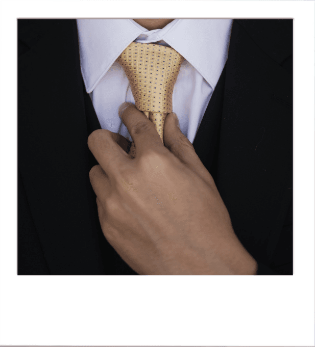 Acercamiento del traje del novio